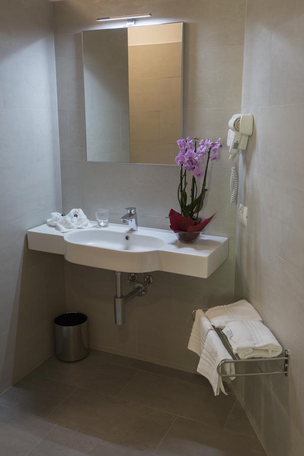 Alma Living Hotel- Al Girarrosto Venzone Exterior photo