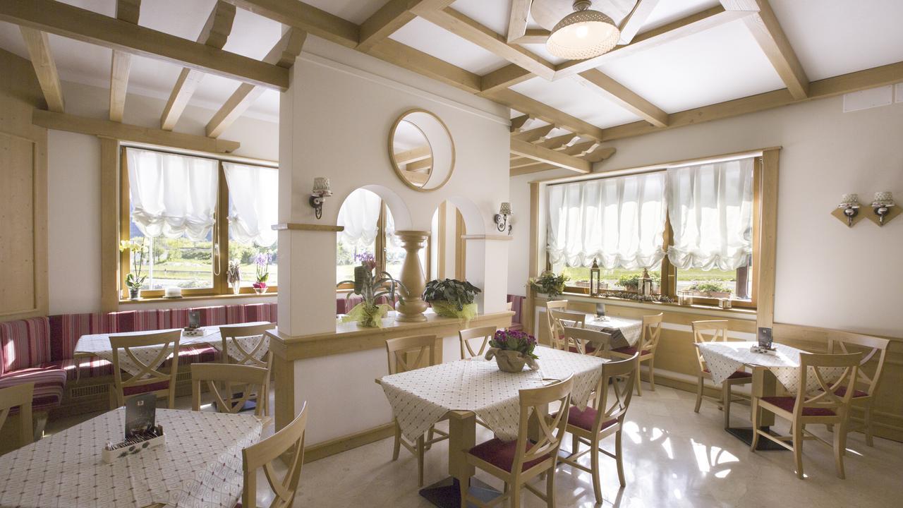 Alma Living Hotel- Al Girarrosto Venzone Exterior photo